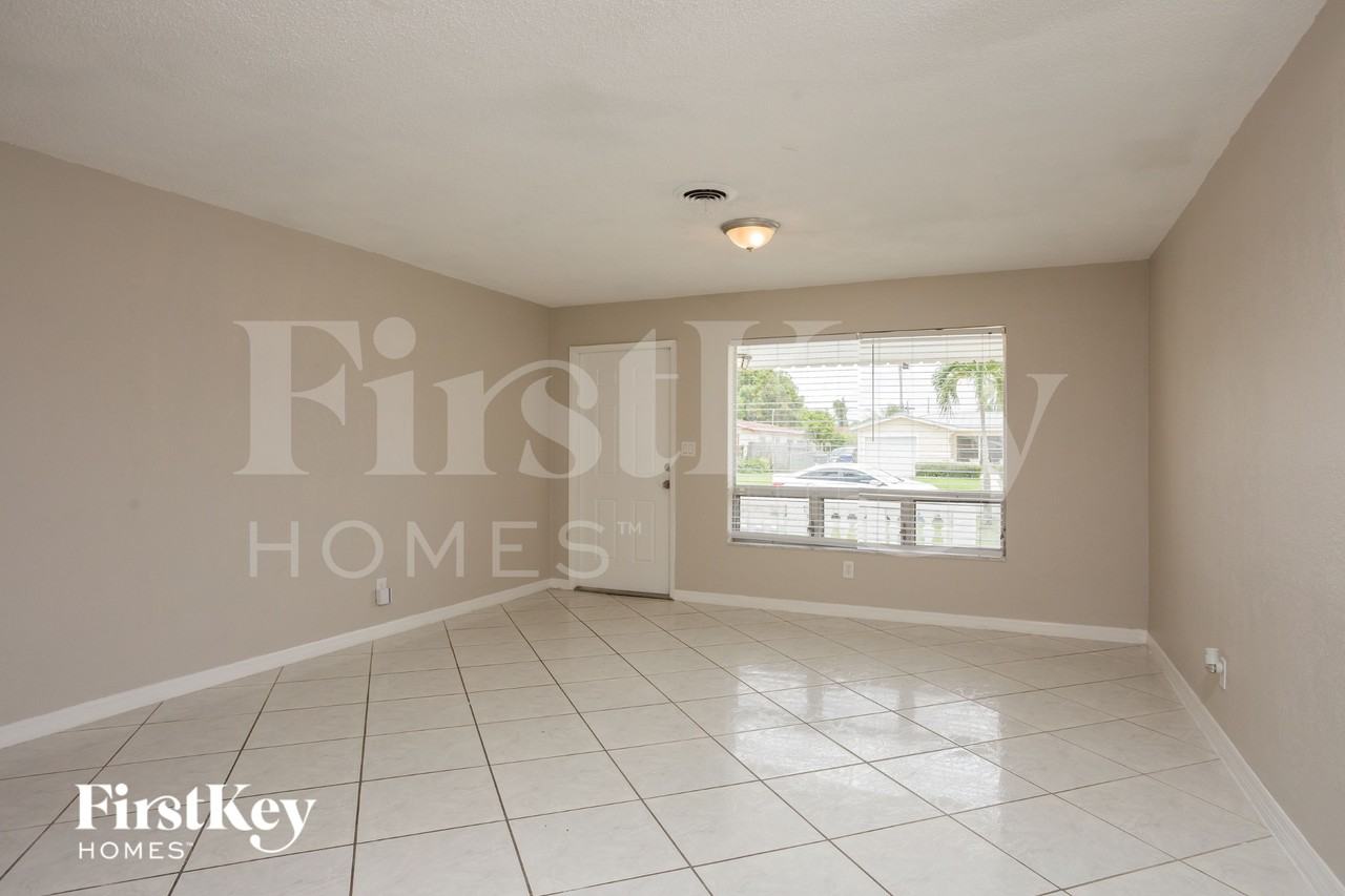 3430 Nw 34th St - Photo 3 of 16