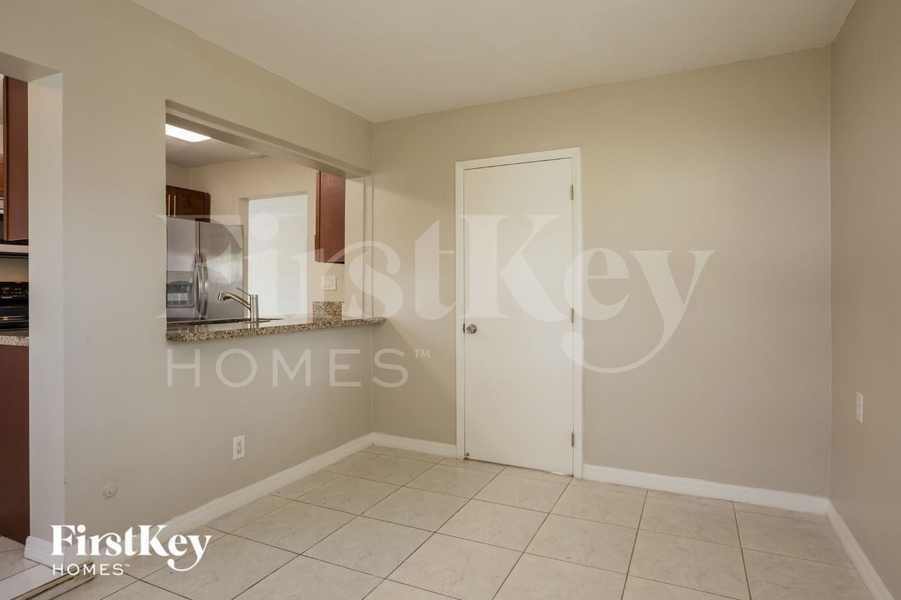3430 Nw 34th St - Photo 5 of 16