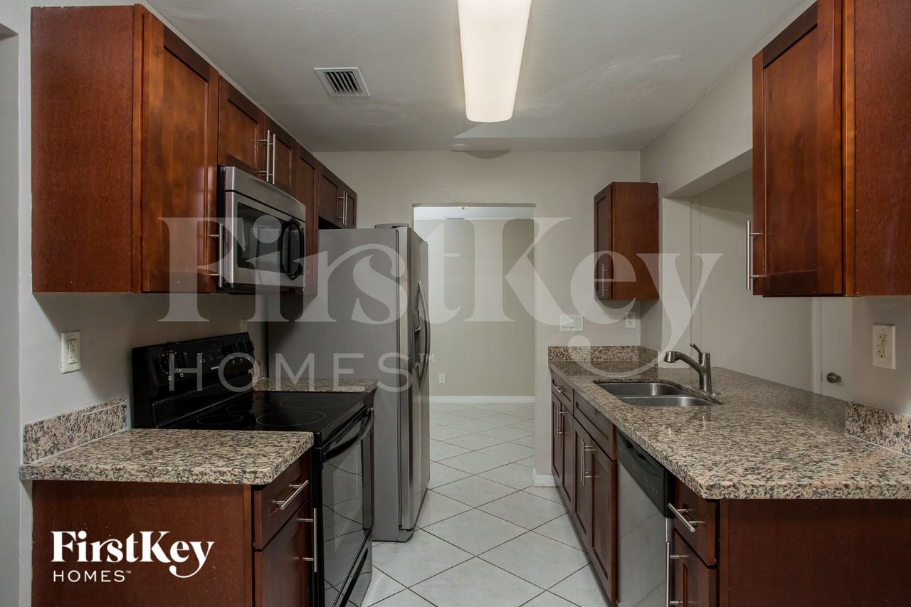 3430 Nw 34th St - Photo 6 of 16