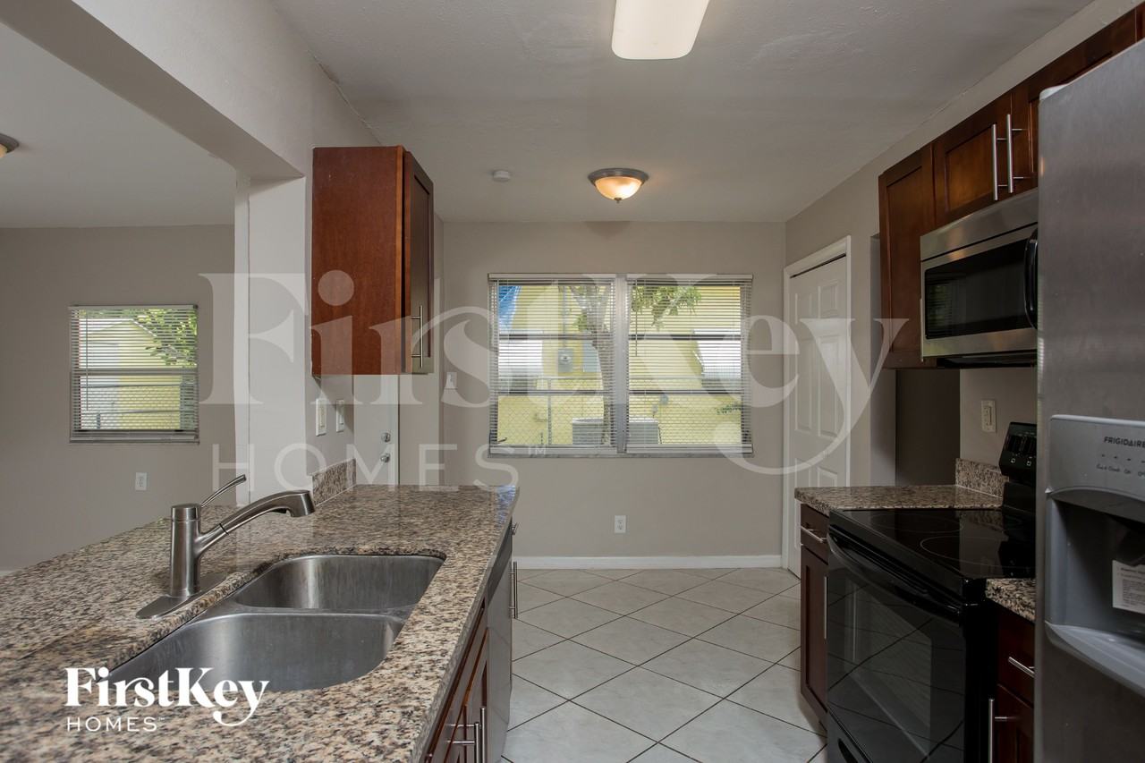 3430 Nw 34th St - Photo 7 of 16