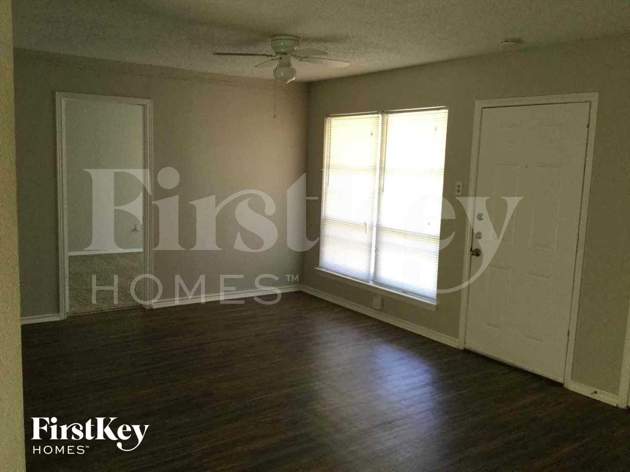 3101 Marydale Rd - Photo 4 of 12