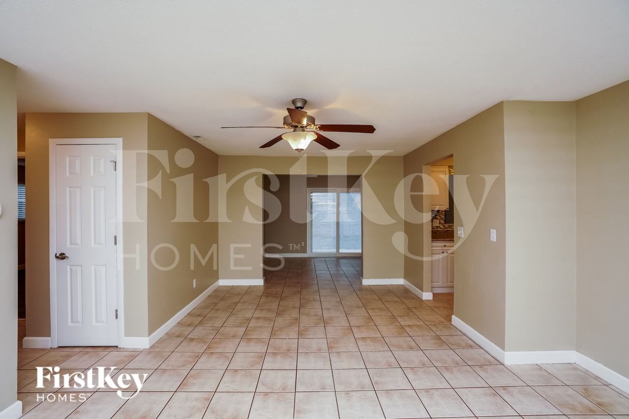 2310 Nellie St - Photo 2 of 15