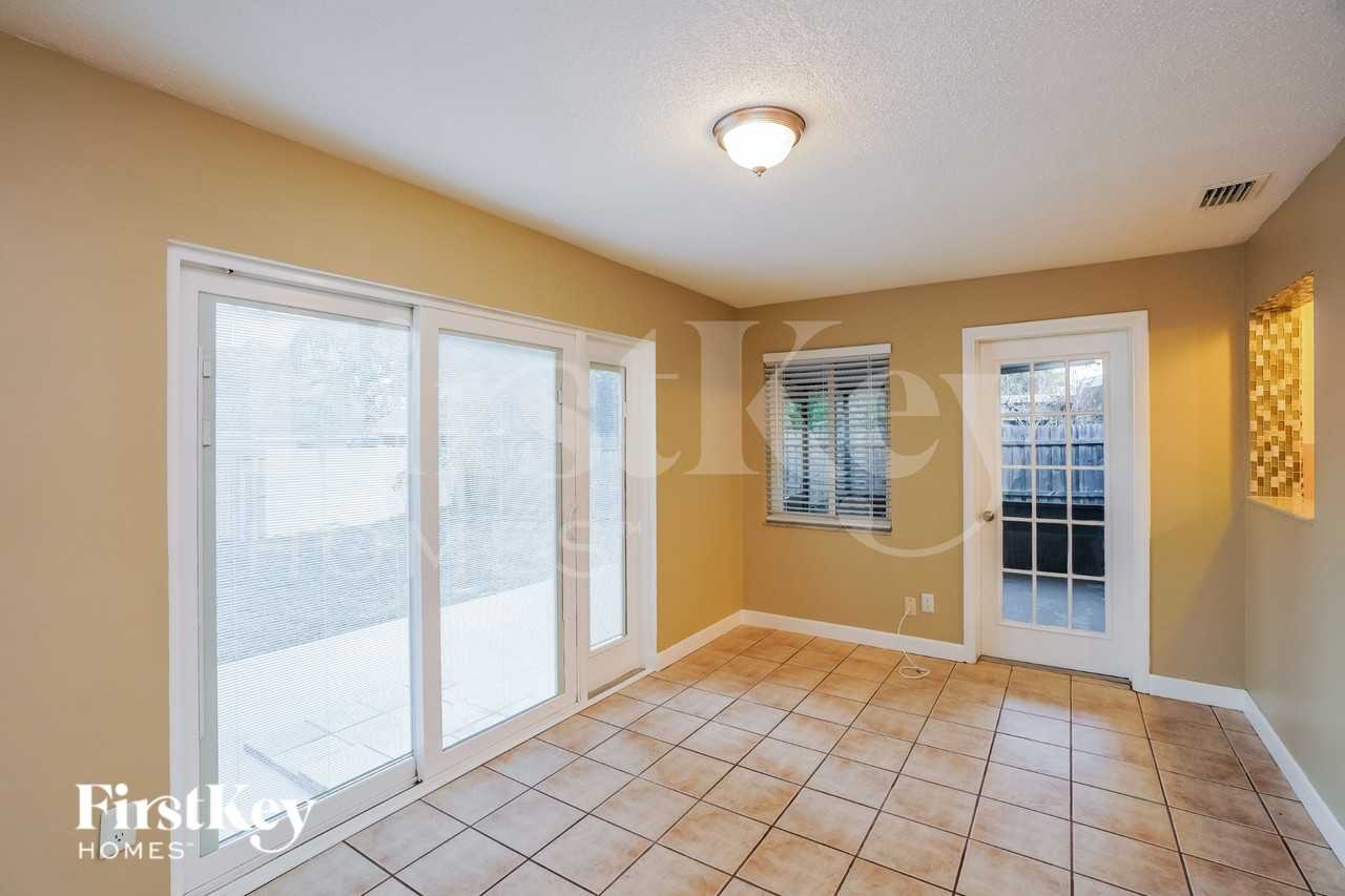 2310 Nellie St - Photo 4 of 15