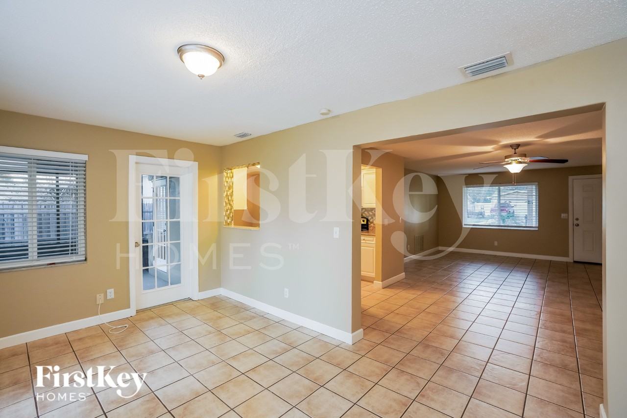 2310 Nellie St - Photo 5 of 15