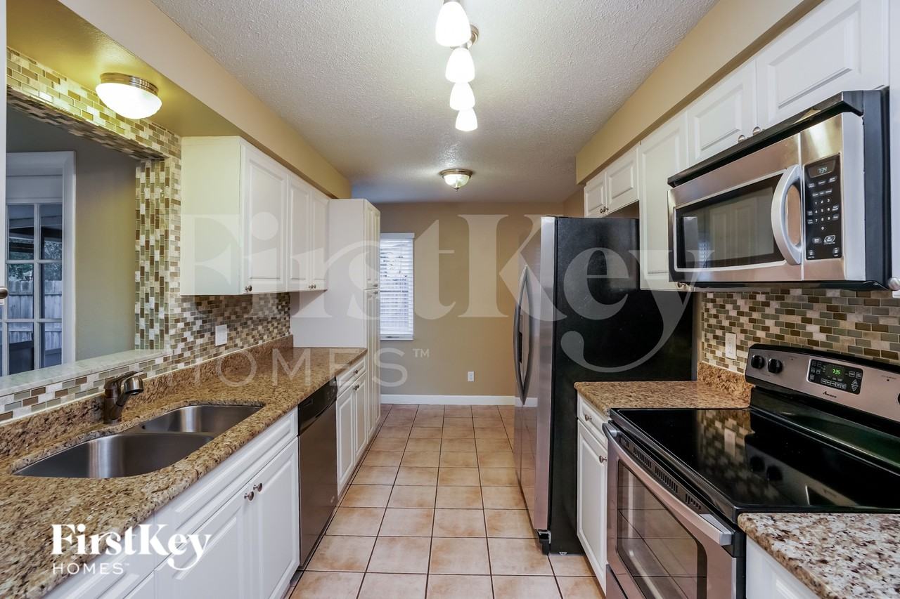 2310 Nellie St - Photo 6 of 15