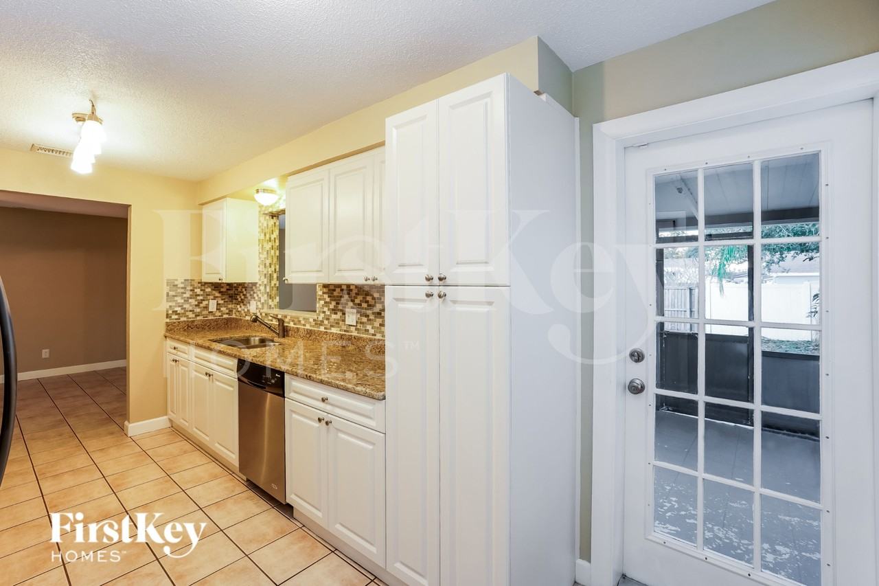 2310 Nellie St - Photo 7 of 15