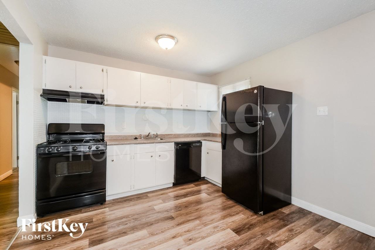 1835 Stilton Ct - Photo 5 of 15