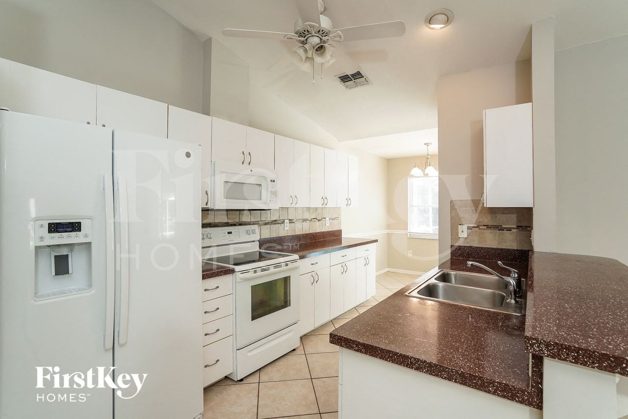 17536 Oriole Rd - Photo 5 of 15