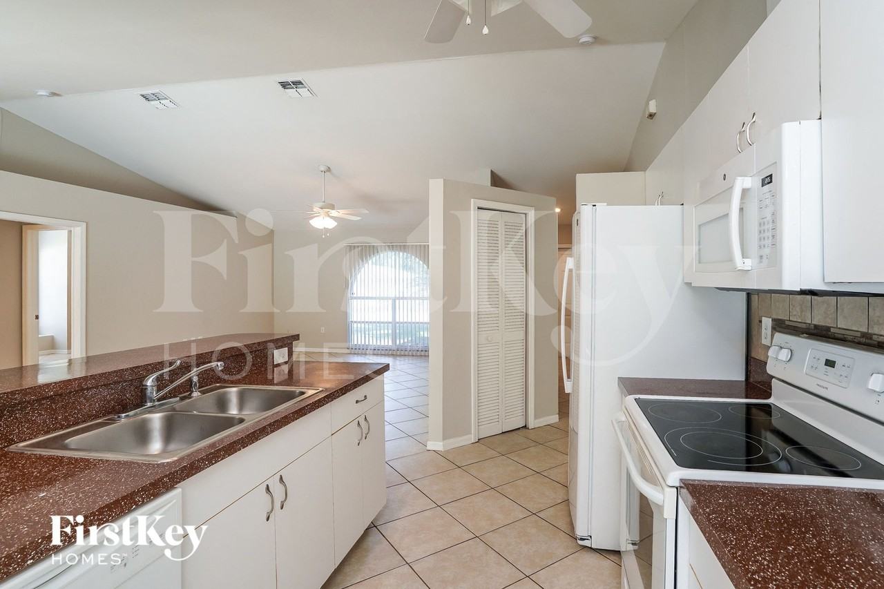 17536 Oriole Rd - Photo 6 of 15