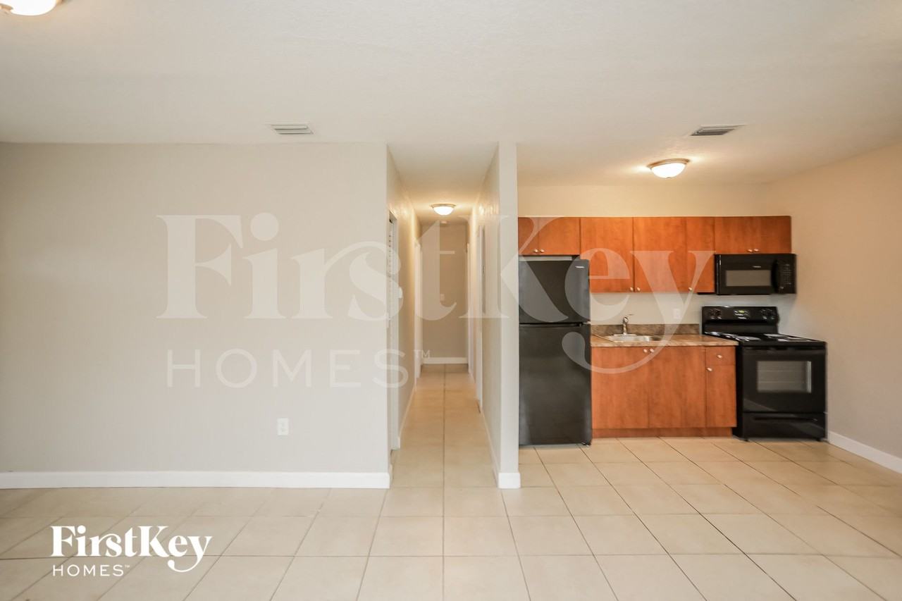 14640 Tyler St - Photo 3 of 15