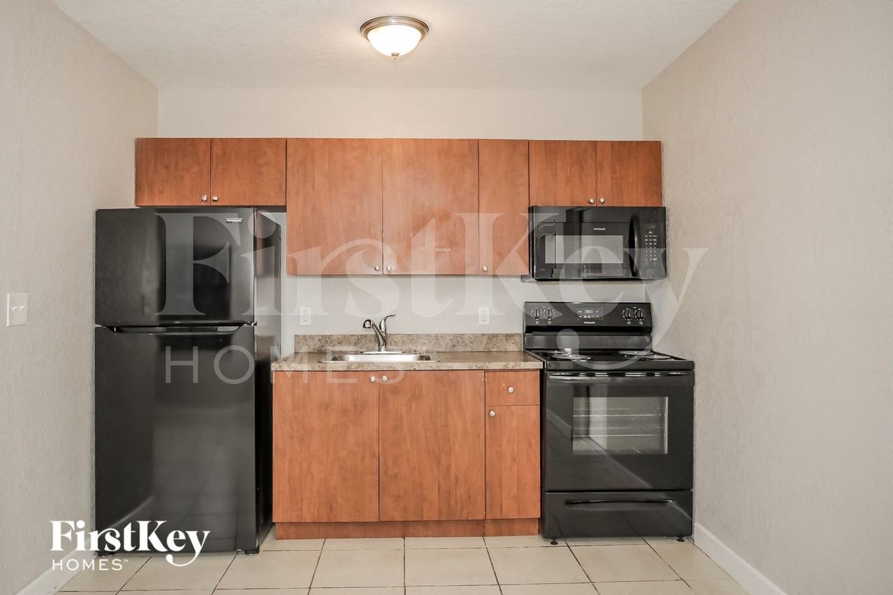 14640 Tyler St - Photo 4 of 15