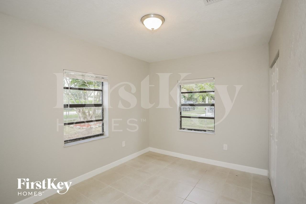 14640 Tyler St - Photo 6 of 15