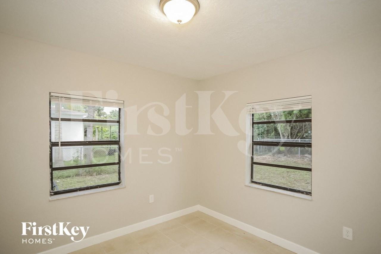 14640 Tyler St - Photo 7 of 15