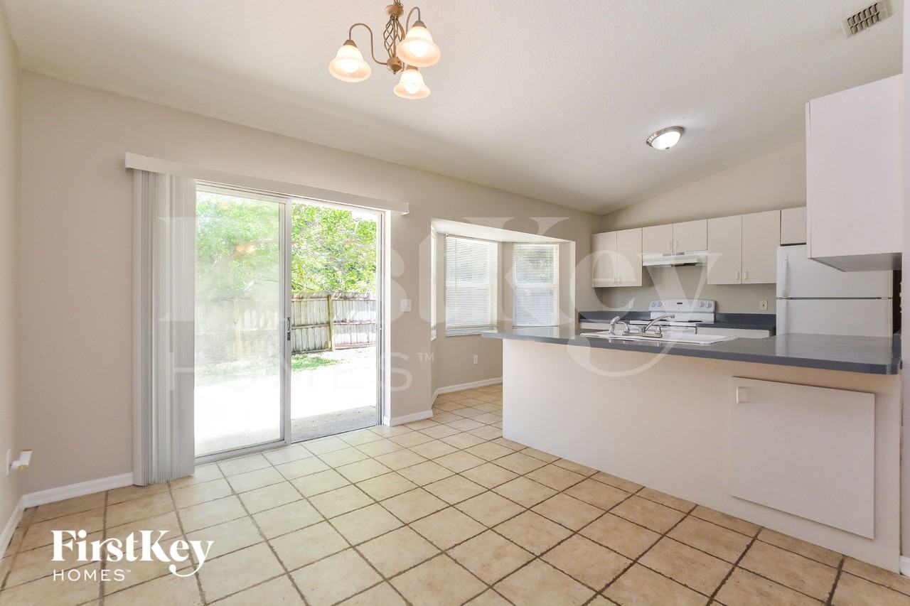 1391 W Blue Springs Ave - Photo 4 of 16