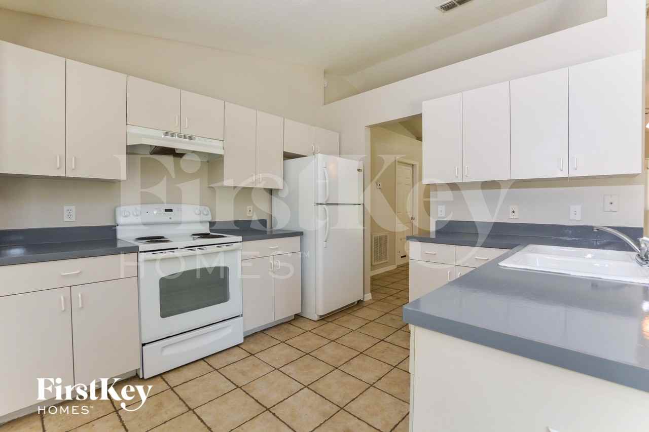 1391 W Blue Springs Ave - Photo 6 of 16