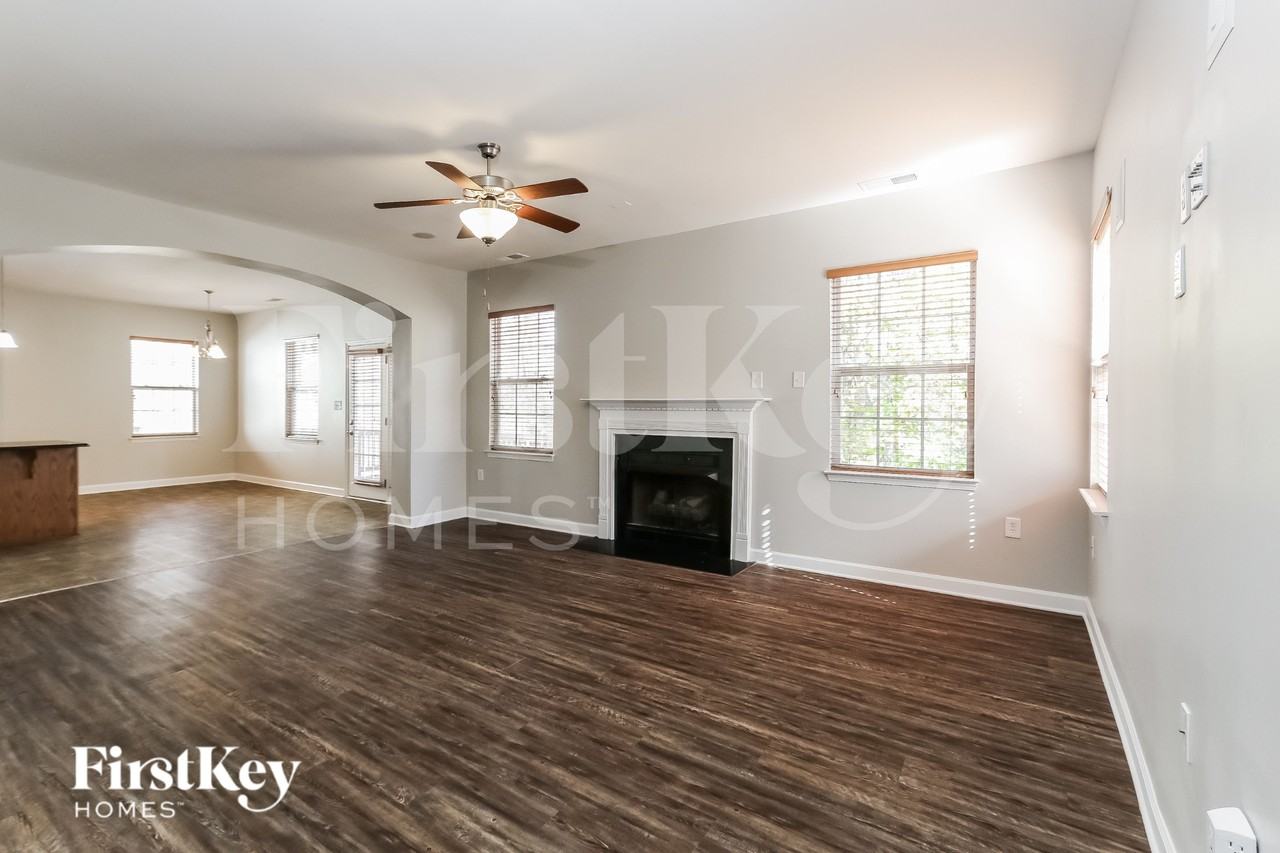 1376 Bottle Brush Ln - Photo 2 of 15