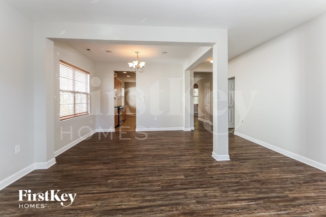 1376 Bottle Brush Ln - Photo 3 of 15