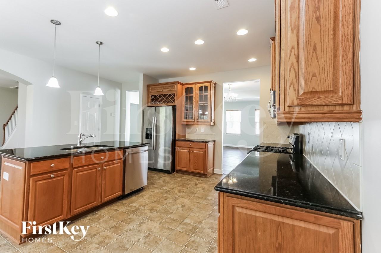 1376 Bottle Brush Ln - Photo 4 of 15