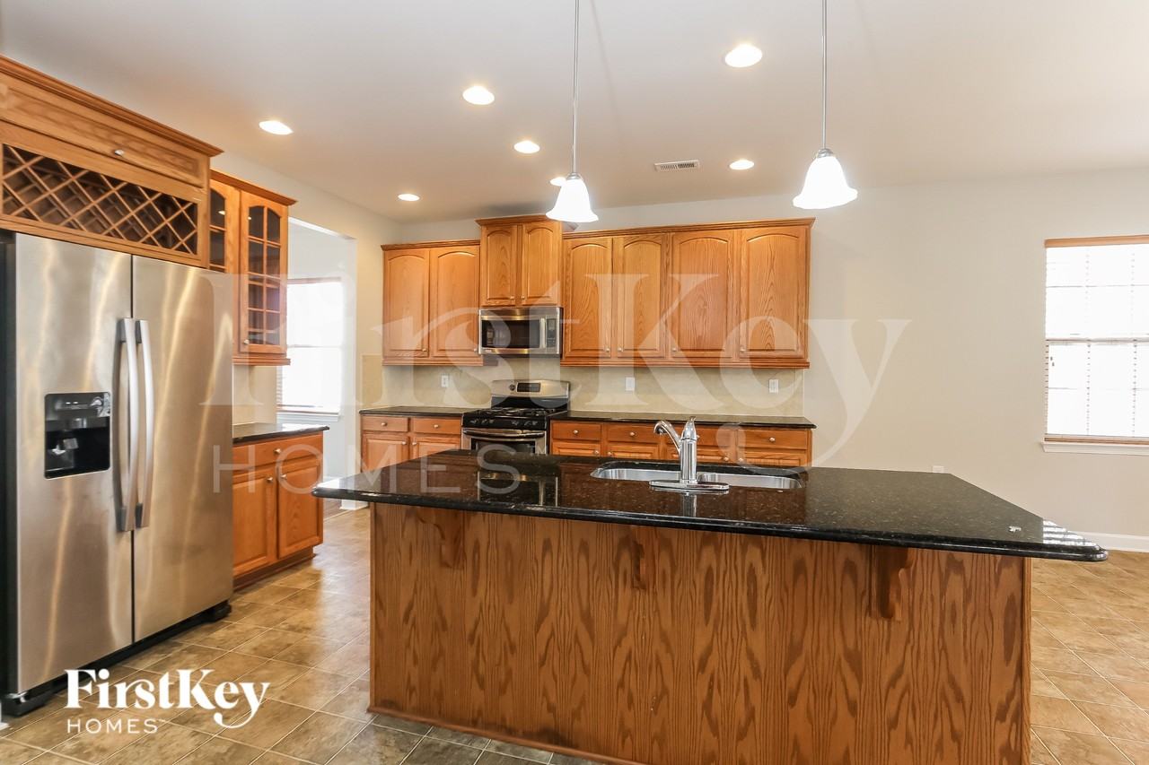 1376 Bottle Brush Ln - Photo 5 of 15