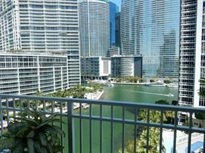 816 Brickell Key Dr - Photo 4 of 8