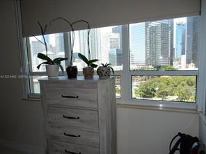 816 Brickell Key Dr - Photo 6 of 8