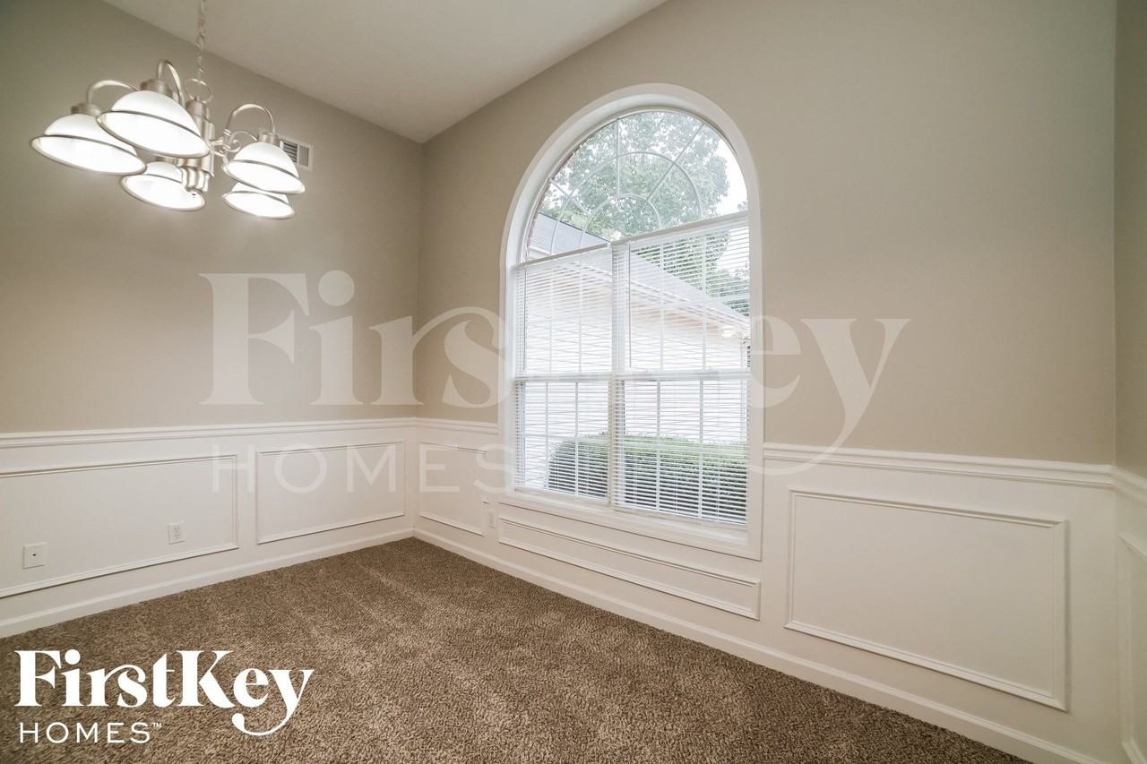 1360 Princeton View Ct - Photo 4 of 15
