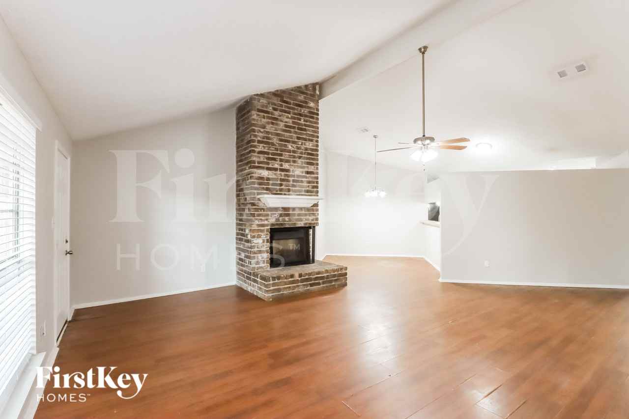 13323 Oak Ledge Dr - Photo 3 of 16