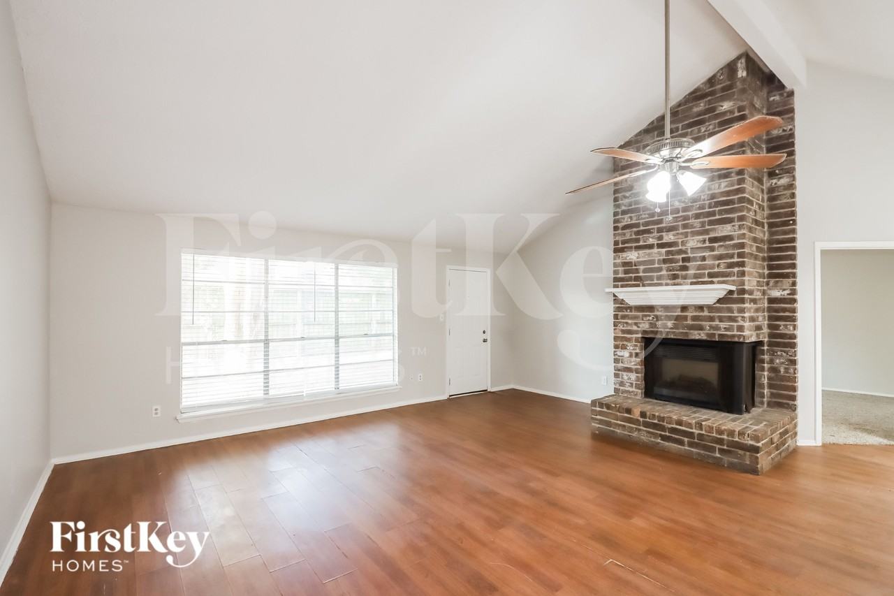 13323 Oak Ledge Dr - Photo 4 of 16
