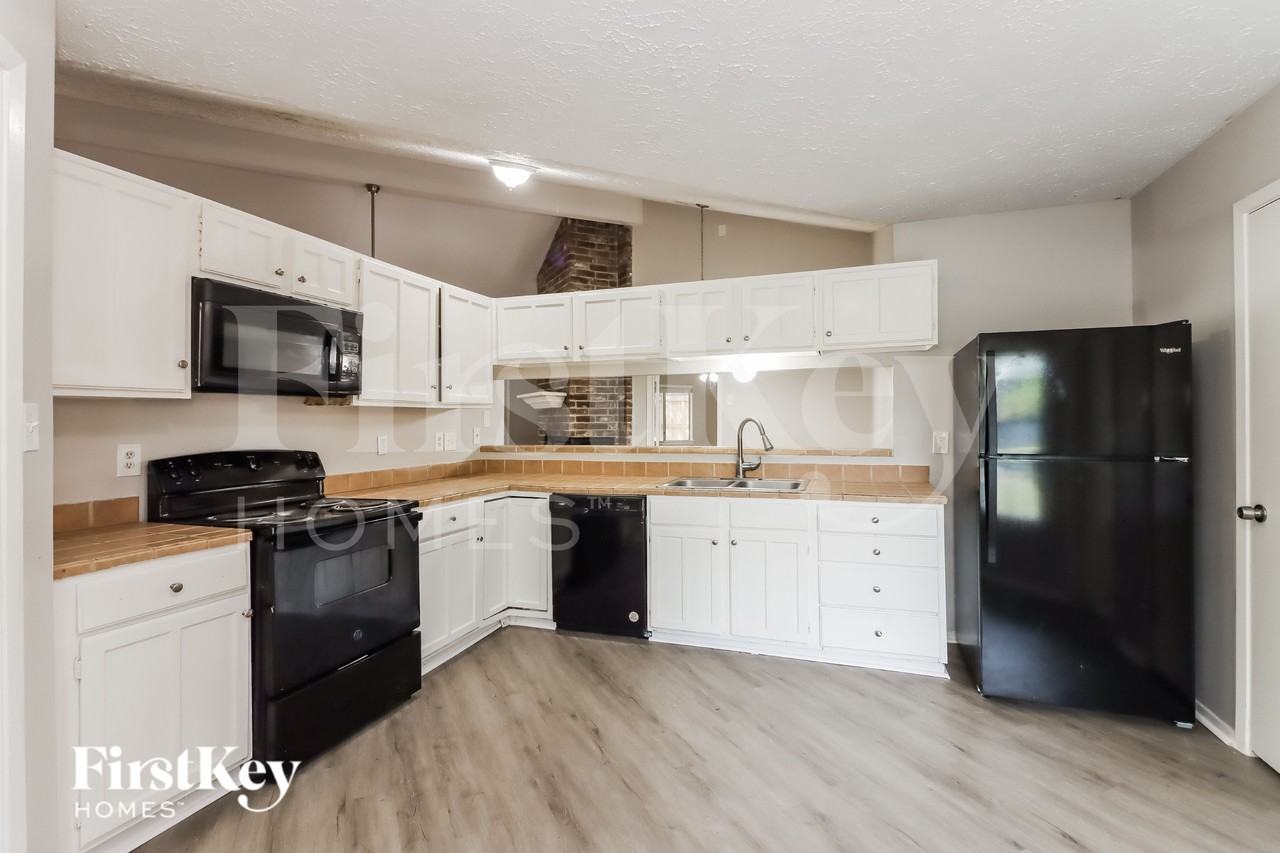 13323 Oak Ledge Dr - Photo 5 of 16
