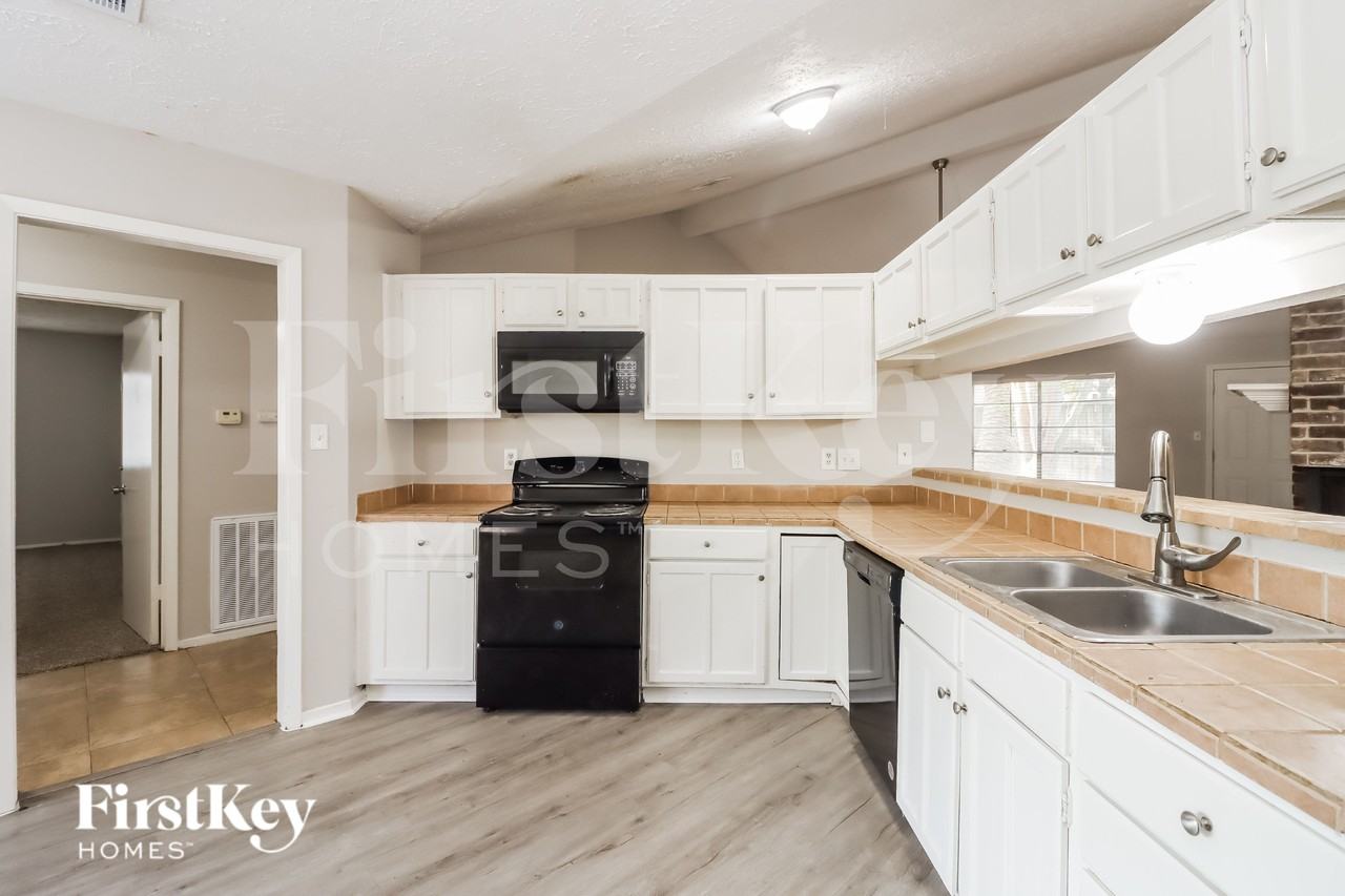 13323 Oak Ledge Dr - Photo 6 of 16