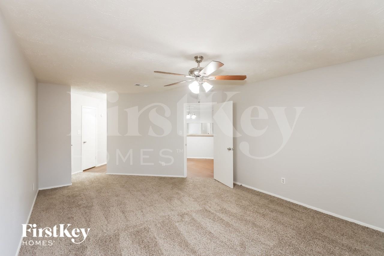 13323 Oak Ledge Dr - Photo 7 of 16