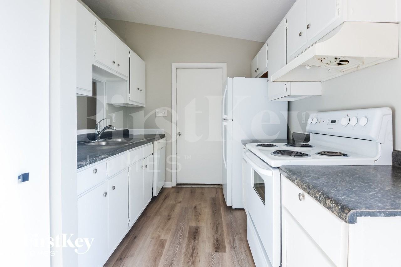 12 Country Wood Ln - Photo 5 of 16