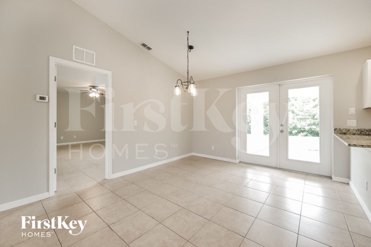 11104 Corrigan Ave - Photo 5 of 16