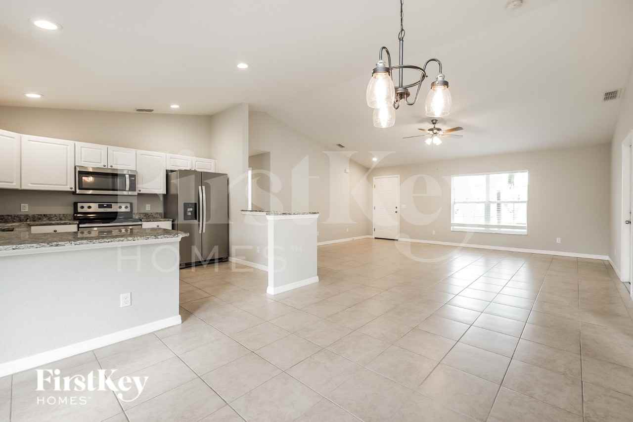 11104 Corrigan Ave - Photo 6 of 16
