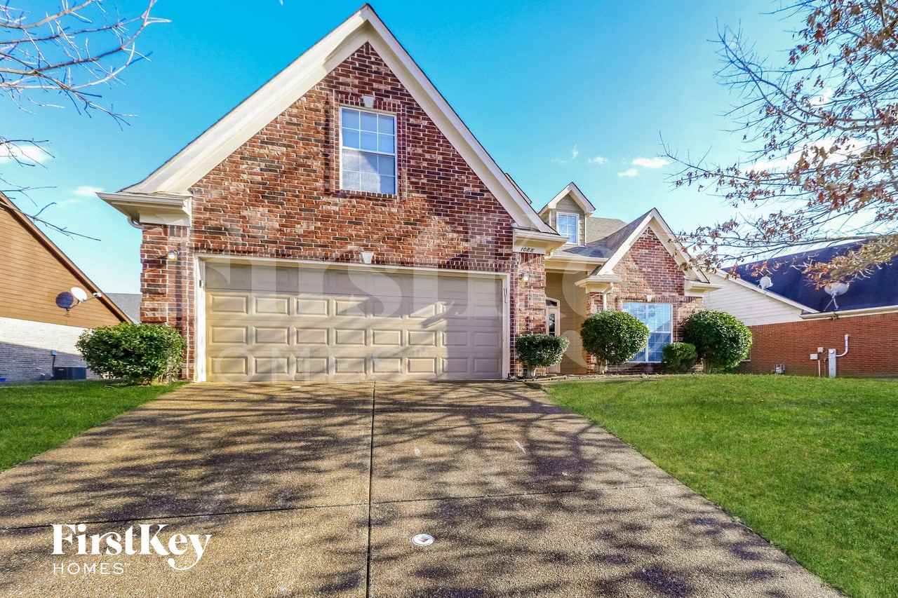 1088 Red Fern Cir W - Photo 2 of 15