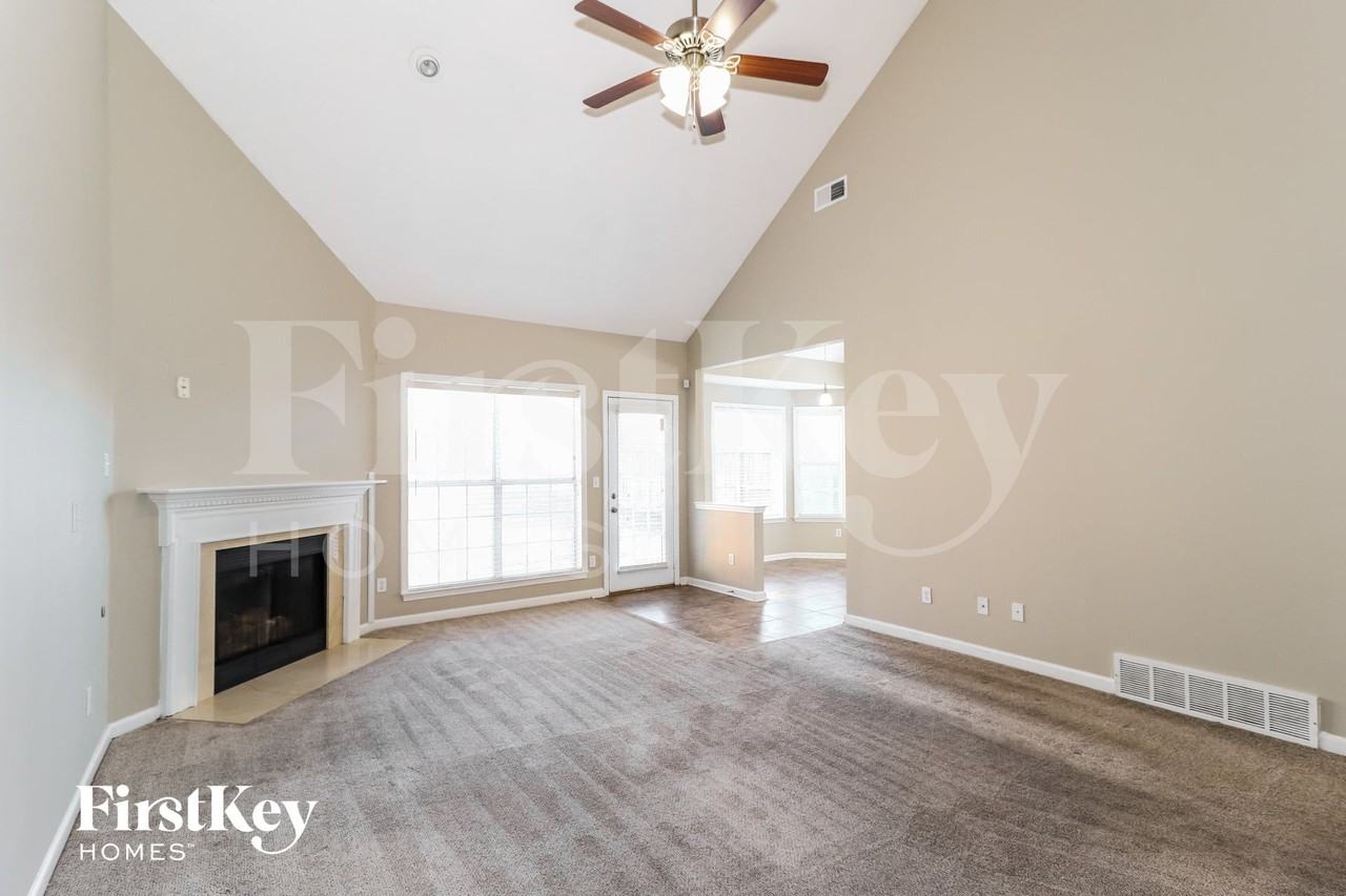 1088 Red Fern Cir W - Photo 3 of 15