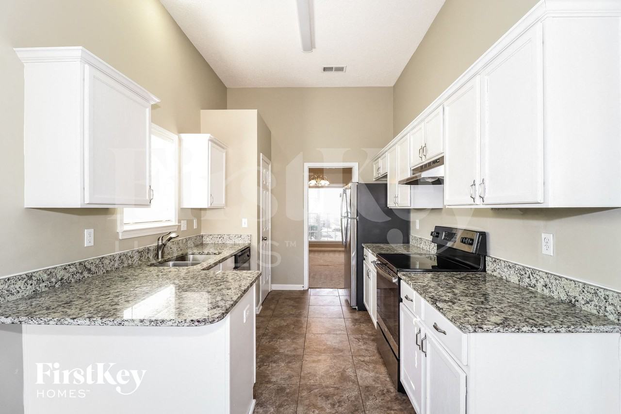 1088 Red Fern Cir W - Photo 7 of 15