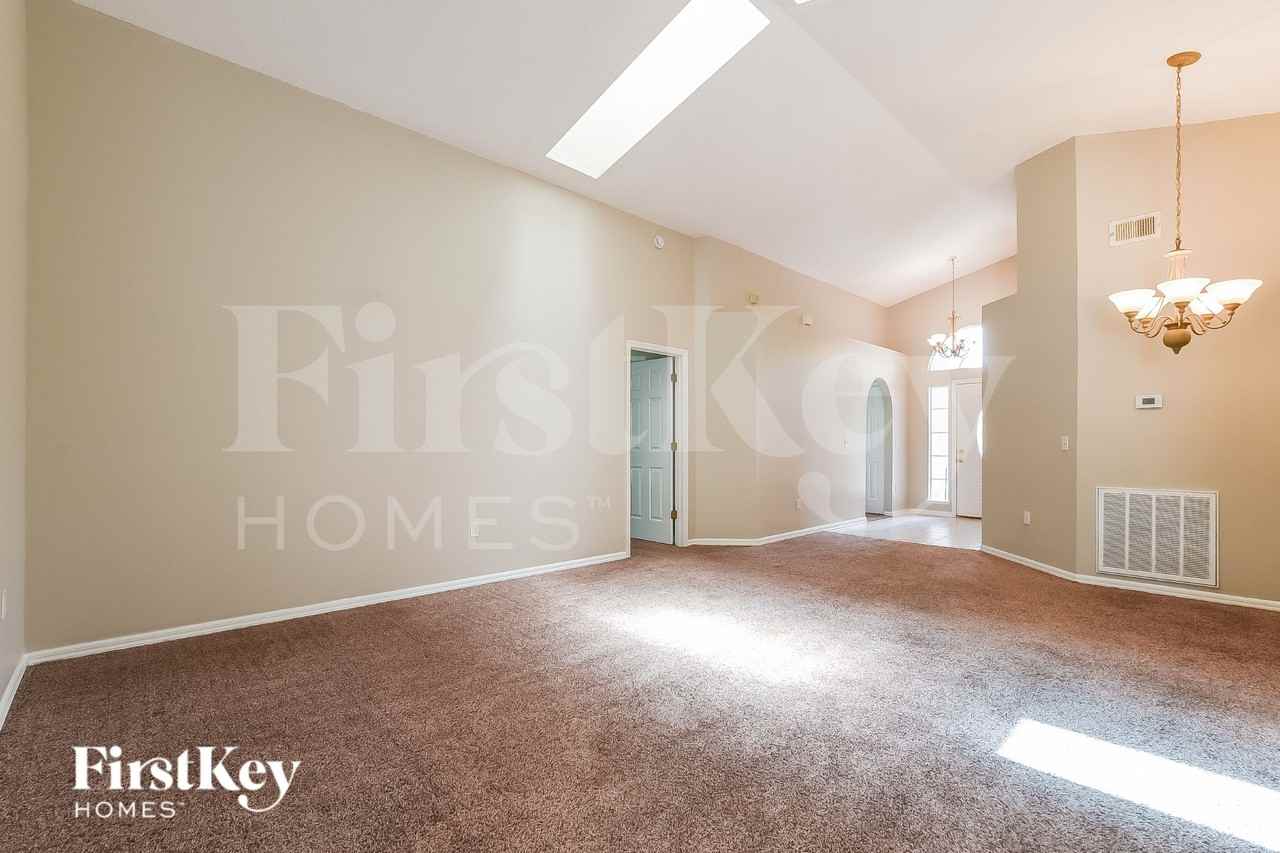 1033 Old Barn Rd - Photo 5 of 20