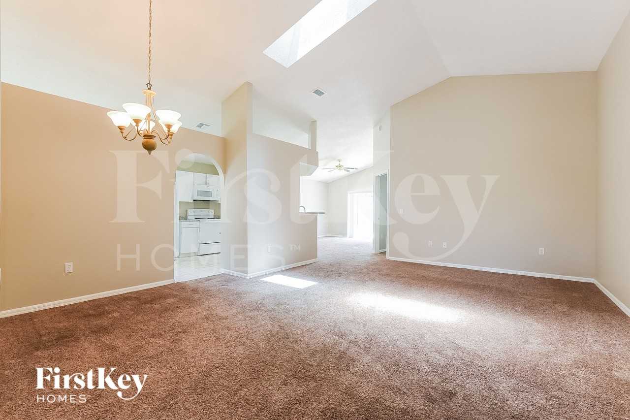 1033 Old Barn Rd - Photo 6 of 20