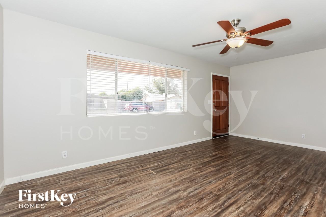 1010 W 4th Pl - Photo 2 of 16