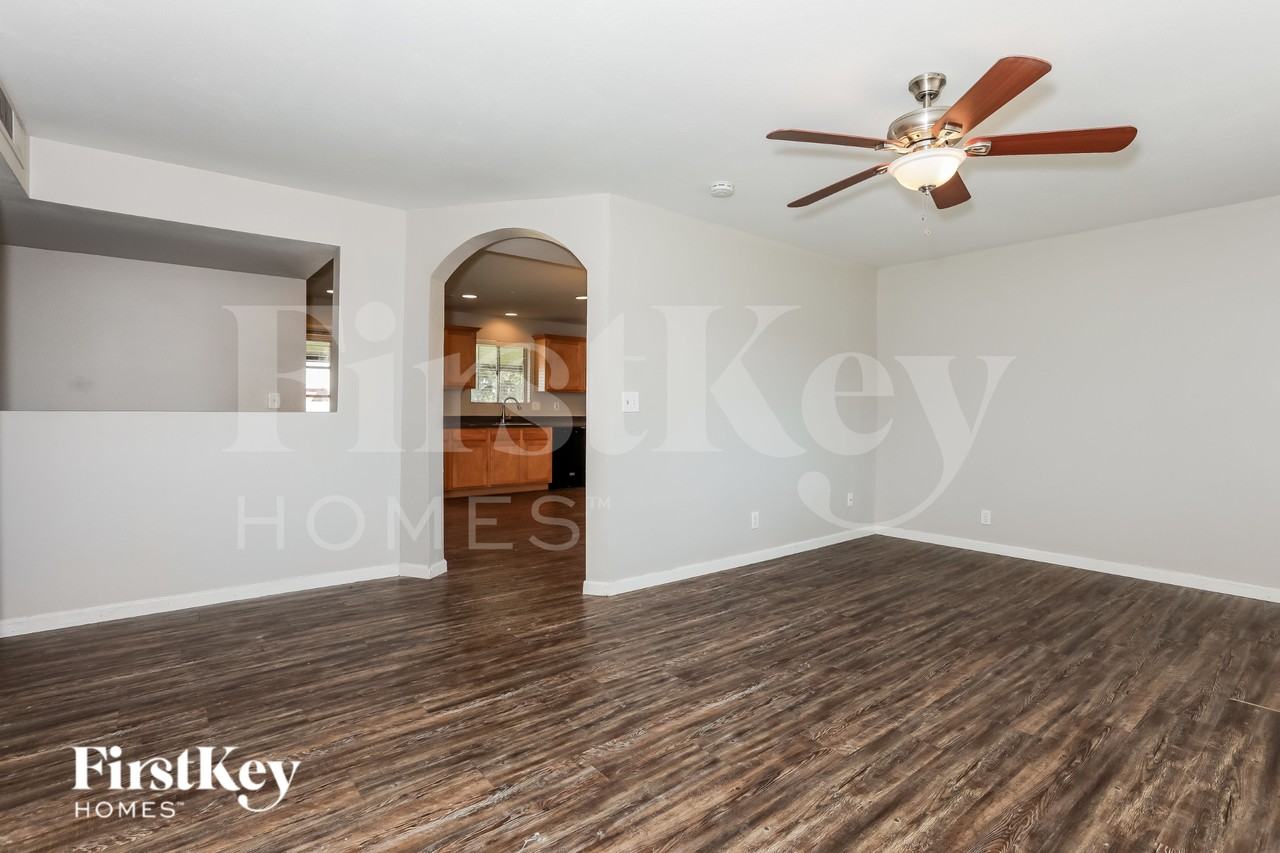 1010 W 4th Pl - Photo 3 of 16