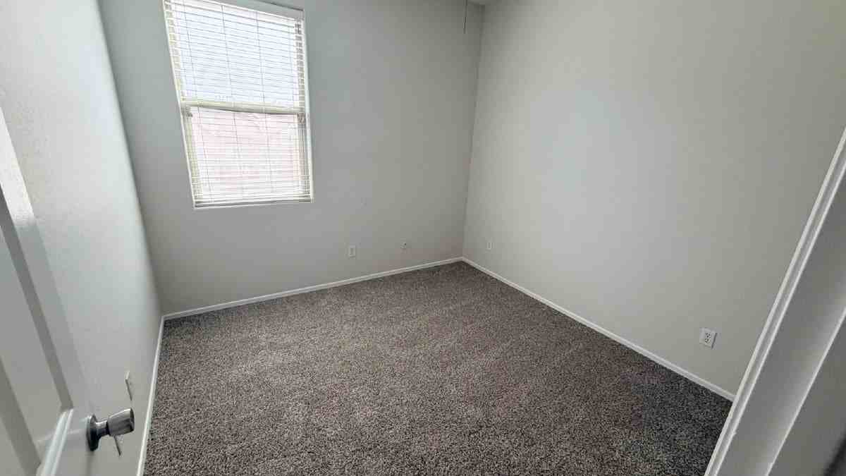 43531 W Oster Dr - Photo 5 of 16