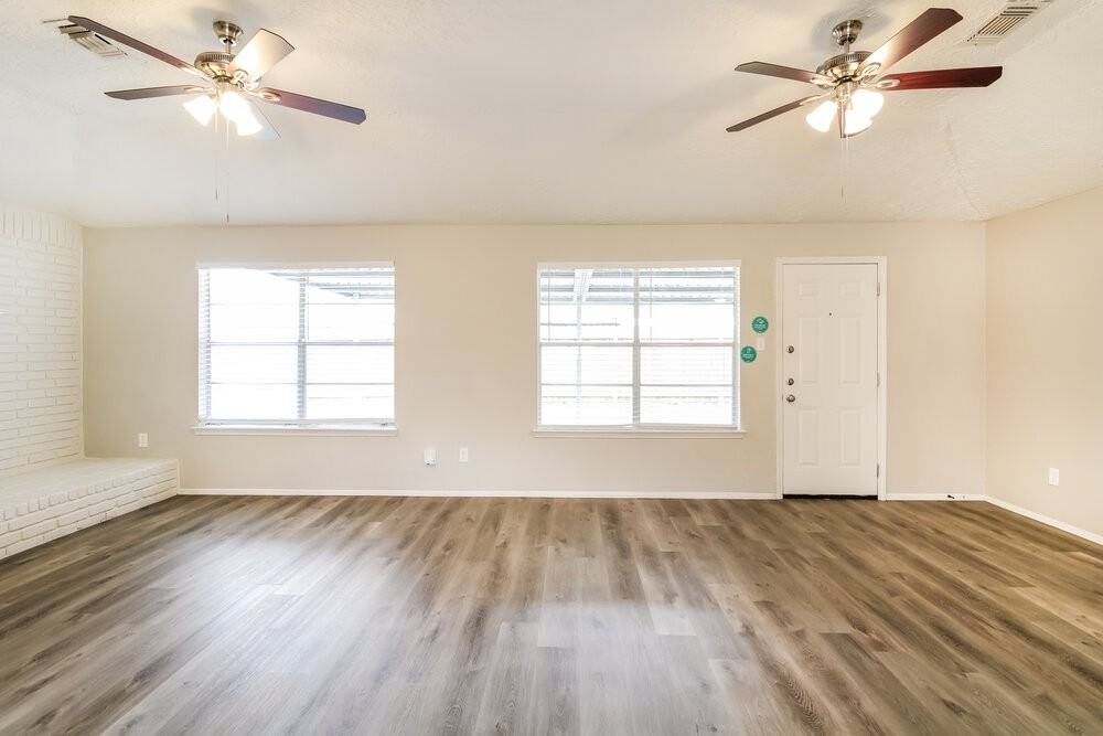 9938 Shell Rock Rd - Photo 4 of 16