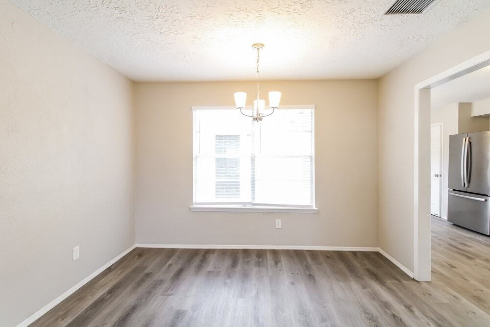 9938 Shell Rock Rd - Photo 6 of 16