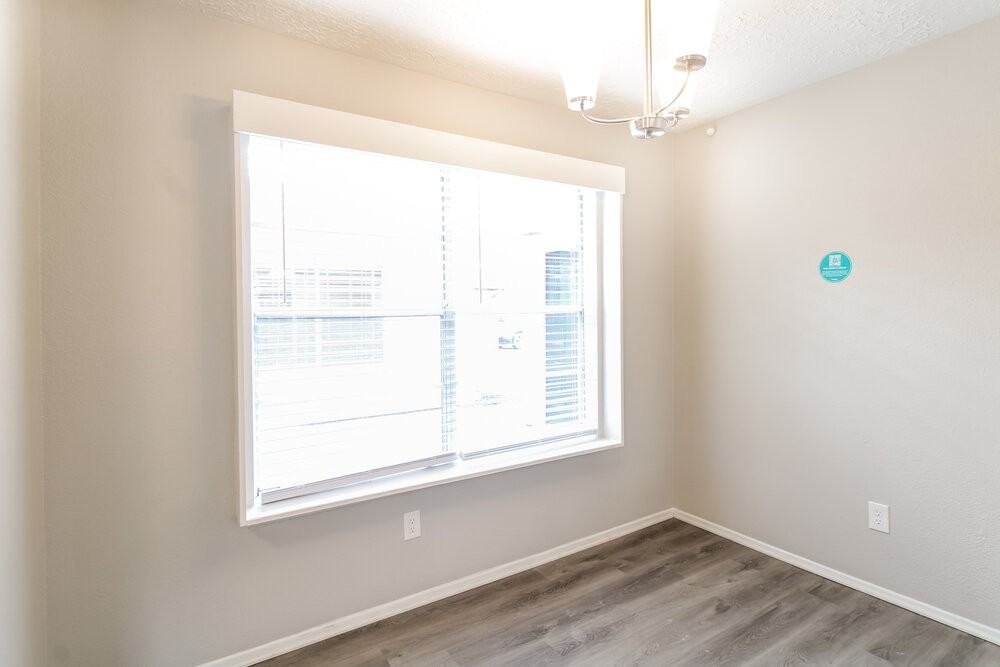 9938 Shell Rock Rd - Photo 7 of 16