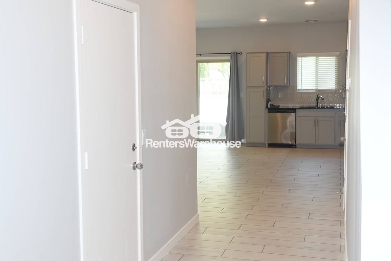 2264 W Harmont Dr - Photo 3 of 19