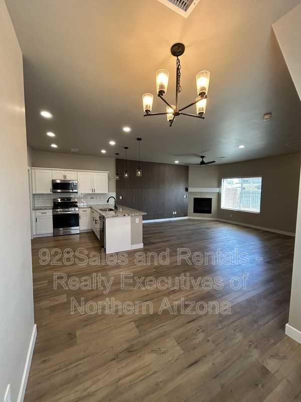 12217 Bliss Ave - Photo 3 of 24