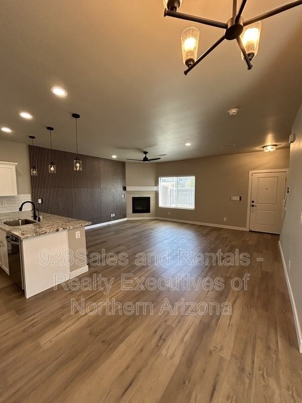 12217 Bliss Ave - Photo 4 of 24