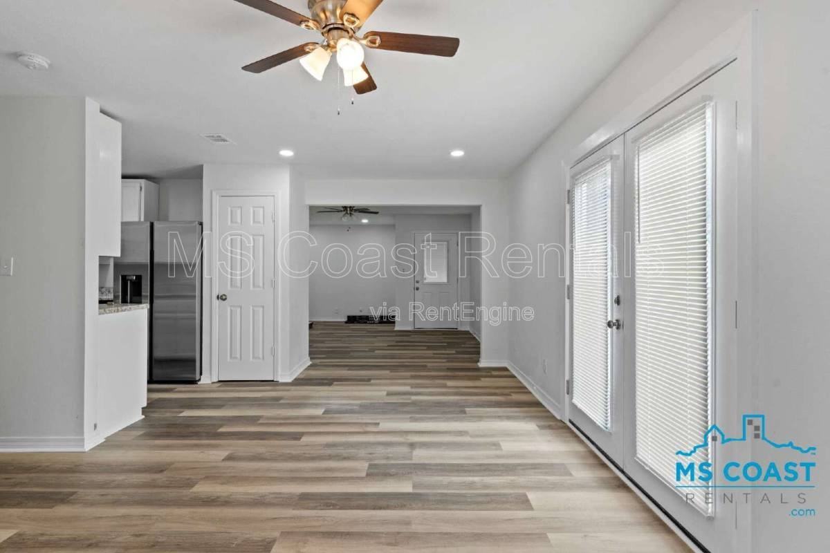 340 Hiller Dr - Photo 3 of 8