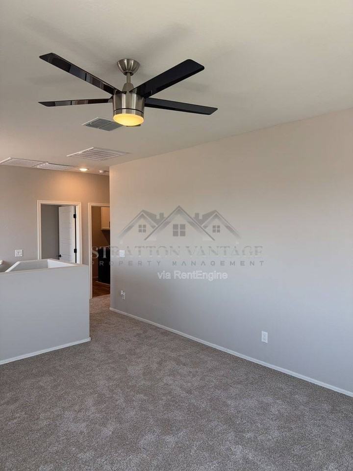 7039 N 84th Ave - Photo 2 of 10